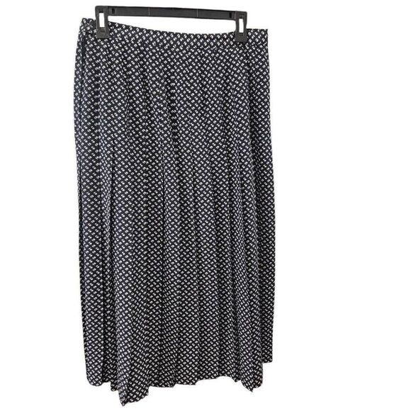 Navy & White Mini Floral Polyester Pleated Skirt with Matching Scarf or Sash - Picture 4 of 8